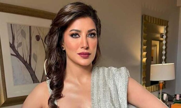 Mehwish Hayat's birthday party

