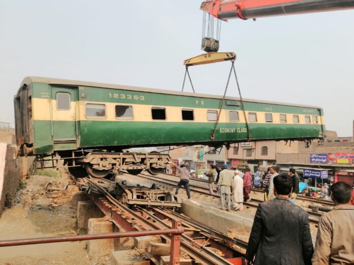 Railway CEO set up a committee to investigate Shahidra tracks, fix the responsibility

