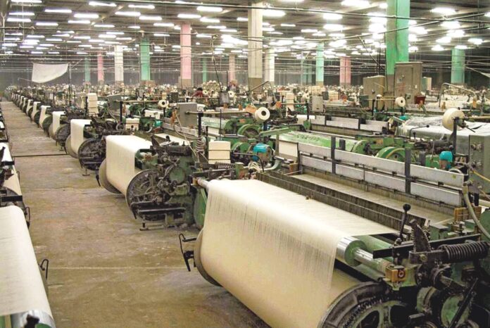 Pakistan's textile mills struggle with 40 % closing

