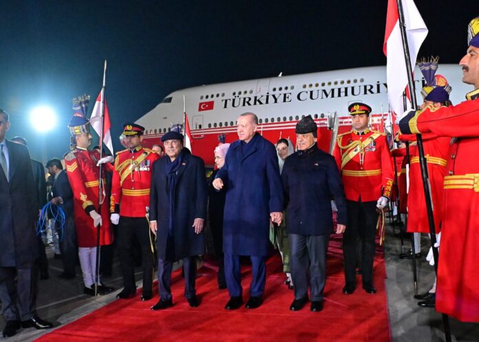 President Erdogan arrived to welcome the Red Carpet in Islamabad

