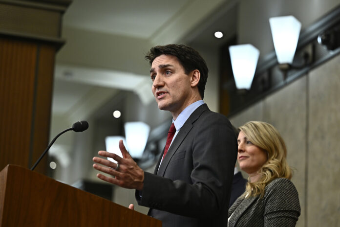 Trudeau announces 25 % of revenue in response to Trump's order

